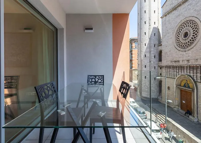 Free Parking And Private Terrace Design *