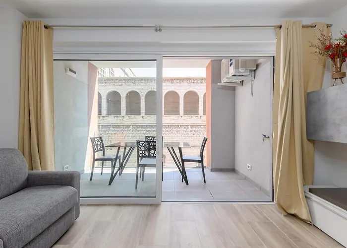 Free Parking And Private Terrace Design * Trieszt